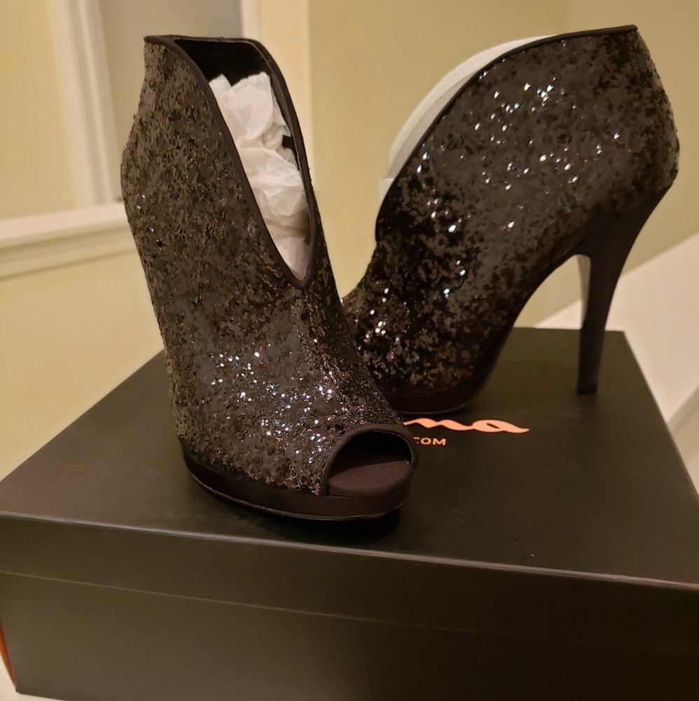 Black Open-toe heel booties